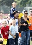 Amsterdam 7 juni 2008
Marc Overmars en zijn vrouw Chantal v Woensel met hun kinderen en zoons van broer bij dag voor ADHD op de toekomst bij ajax.