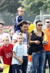 Amsterdam 7 juni 2008
Marc Overmars en zijn vrouw Chantal v Woensel met hun kinderen en zoons van broer bij dag voor ADHD op de toekomst bij ajax.