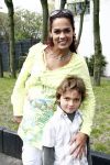 Amsterdam 23 april 2008
Presentatie nieuwe magazine Mama in hotel arena. Chimene v Oosterhout met zoon Liam
Peter Smulders bv