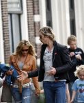 Weesp 27 april 2008
Wendy v Dijk met Sem en Chris zegers met.. zitten op terras iets te eten .
Peter Smulders bv