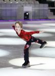 Hilversum 12 december 2007
Christiaan Bauer doet mee aan sterren kinden schaatsen op het ijs. Frans Bauer Mariske Frans en Jan zijn erbij.