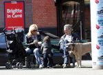 Amsterdam 1 april 2009
Connie en hans Breukhoven met kleindochter en hond op een bankje op de cornelis schuytstraat.
Peter Smulders bv