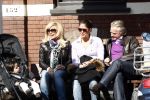 Amsterdam 21 maart 2009
Connie Hans en Shanna Breukhoven met kleinkind op terras.
Peter Smulders bv