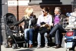 Amsterdam 21 maart 2009
Connie Hans en Shanna Breukhoven met kleinkind op terras.
Peter Smulders bv