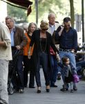 Amsterdam 27 september 2008
Connie breukhoven aan het wandelen met haar kleindochter en Hans Breukhoven en PA Edwin v d Gun.