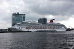 Amsterdam, 11 Juli 2008
Een Cruiseschip op het Ij