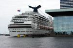 Amsterdam, 11 Juli 2008
Een Cruiseschip op het Ij