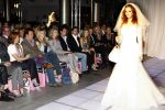 Amsterdam 16 maart 2008
danielle Overgaag bij modeshow Danie Bles waar ze met veel belangstelling naar de trouwjurken keek. danielle Overgaag Estelle Gullit en Leco v Zadelhoff zaten bij Danielle op de eerste rij.
Peter Smulders bv