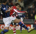 Eindhoven, 12 December 2007
Champions League wedstrijd PSV-Internationale Milan, eindstand 0-1 Seizoen 2007/2008 Danko Lazovic in duel met Marco Materazzi