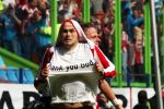 Arnhem, 20 April 2008 Kompetitiewedstrijd Vitesse-PSV, eindstand 0-1 Seizoen 2007/2008
PSV Landskampioen en wordt er dus feest gevierd
Danko Lazovic is blij met de 0-1 en dus het kampioenschap en toont zijn ondershirt met het opschrift 