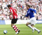 Eindhoven, 23 September 2007 Seizoen 2007/2008 Kompetitewedstrijd PSV-Feyenoord, eindstand 4-0
Danko Lazovic omspeelt Henk Timmer maar weet deze maal niet te scoren