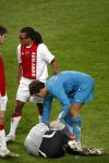 Amsterdam, 30 Januari 2008 Kompetitiewedstrijd AJAX-PSV, eindstand 0-2
Seizoen 2007/2008
Danko Lazovic troost de aanstellerige keeper van AJAX die voor dood op de grond ligt en niet eens is geraakt en Lazovic en onrechte een gele krijgt van Jan Wegereef