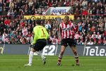 Eindhoven, 13 April 2008 Kampioenswedstrijd PSV-FC Twente, eindstand 1-1 Seizoen 2007/2008. PSV daardoor nog niet kampioen.
Sander Boschker wint het duel met Danny Koevermans