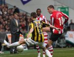 Arnhem, 20 April 2008 Kompetitiewedstrijd Vitesse-PSV, eindstand 0-1 Seizoen 2007/2008
PSV Landskampioen
Danny Koevermans in duel Sebastien Sansoni