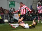 Arnhem, 20 April 2008 Kompetitiewedstrijd Vitesse-PSV, eindstand 0-1 Seizoen 2007/2008
PSV Landskampioen
Danny Koevermans in duel Sebastien Sansoni