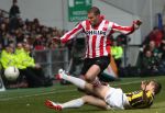Arnhem, 20 April 2008 Kompetitiewedstrijd Vitesse-PSV, eindstand 0-1 Seizoen 2007/2008
PSV Landskampioen
Danny Koevermans in duel Sebastien Sansoni