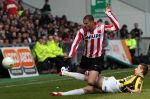 Arnhem, 20 April 2008 Kompetitiewedstrijd Vitesse-PSV, eindstand 0-1 Seizoen 2007/2008
PSV Landskampioen
Danny Koevermans in duel Sebastien Sansoni