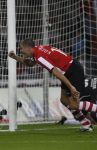 Eindhoven, 20 Oktober 2007
Kompetitiewedstrijd PSV-VVV, eindstand 3-1
Seizoen 2007/2008
Danny Koevermans heeft fescoord en wordt gefeliciteerd door zijn ploeggenoten