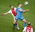 Amsterdam, 30 Januari 2008 Kompetitiewedstrijd AJAX-PSV, eindstand 0-2
Seizoen 2007/2008
Danny Koevermans in duel met Thomas Vermaelen