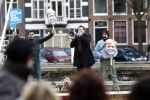 Amsterdam 1 februari 2008
Dennis v d Geest probeert aandacht te krijgen voor 