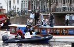 Amsterdam 1 februari 2008
Dennis v d Geest probeert aandacht te krijgen voor 