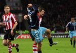 Eindhoven, 19 Maart 2008 Kompetitiewedstrijd PSV-AJAX, eindstand 0-0 
Seizoen 2007/2008
Dirk Marcellis wordt op de huid gezeten door Suarez