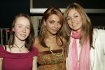 Amsterdam 1 maart 2005
Feestje van Gotcha met Georgina Verbaan.
Do zangeres met Hanna en Georgina Verbaan
Dominique v Hulst