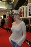 Amsterdam 14 april 2005
Marie Claire 15 jaar oud. Verkoop t shirts t.b.v. kankerbestrijding.
Do zangeres met petje
Dominique v Hulst