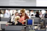Amsterdam Schiphol 1 mei 2009
Doutzen Kroes heeft samen met haar vriend Greg Andrews Koninginnedag 2009 gevierd in Amsterdam. Zij vloog de volgende dag naar het Filmfestival in 
Cannes (Fr.)