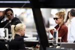 Amsterdam Schiphol 1 mei 2009
Doutzen Kroes heeft samen met haar vriend Greg Andrews Koninginnedag 2009 gevierd in Amsterdam. Zij vloog de volgende dag naar het Filmfestival in 
Cannes (Fr.)
