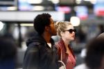 Amsterdam Schiphol 1 mei 2009
Doutzen Kroes heeft samen met haar vriend Greg Andrews Koninginnedag 2009 gevierd in Amsterdam. Zij vloog de volgende dag naar het Filmfestival in 
Cannes (Fr.)