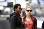 Amsterdam Schiphol 1 mei 2009
Doutzen Kroes heeft samen met haar vriend Greg Andrews Koninginnedag 2009 gevierd in Amsterdam. Zij vloog de volgende dag naar het Filmfestival in 
Cannes (Fr.)