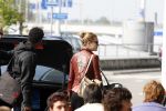 Amsterdam Schiphol 1 mei 2009
Doutzen Kroes heeft samen met haar vriend Greg Andrews Koninginnedag 2009 gevierd in Amsterdam. Zij vloog de volgende dag naar het Filmfestival in 
Cannes (Fr.)