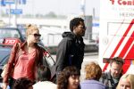 Amsterdam Schiphol 1 mei 2009
Doutzen Kroes heeft samen met haar vriend Greg Andrews Koninginnedag 2009 gevierd in Amsterdam. Zij vloog de volgende dag naar het Filmfestival in 
Cannes (Fr.)