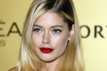 Amsterdam 15 november 2007
Doutzen Kroes wint award voor beste vrouwelijke model georganiseerd door Marie Claire. Haar ouders en zus waren erbij.