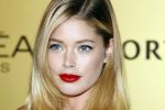 Amsterdam 15 november 2007
Doutzen Kroes wint award voor beste vrouwelijke model georganiseerd door Marie Claire. Haar ouders en zus waren erbij.