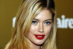 Amsterdam 15 november 2007
Doutzen Kroes wint award voor beste vrouwelijke model georganiseerd door Marie Claire. Haar ouders en zus waren erbij.
