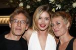 Amsterdam 15 november 2007
Doutzen Kroes wint award voor beste vrouwelijke model georganiseerd door Marie Claire. Haar ouders en zus waren erbij.
