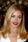 Amsterdam 15 november 2007
Doutzen Kroes wint award voor beste vrouwelijke model georganiseerd door Marie Claire. Haar ouders en zus waren erbij.