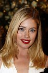 Amsterdam 15 november 2007
Doutzen Kroes wint award voor beste vrouwelijke model georganiseerd door Marie Claire. Haar ouders en zus waren erbij.