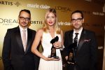 Amsterdam 15 november 2007
Doutzen Kroes wint award voor beste vrouwelijke model georganiseerd door Marie Claire. Haar ouders en zus waren erbij. Doutzen met Viktor en Rolf