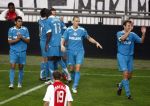 Amsterdam, 30 Januari 2008 Kompetitiewedstrijd AJAX-PSV, eindstand 0-2
Seizoen 2007/2008
Dzsudzsak heeft PSV op 0-1 gebracht en wordt gefeliciteerd door zijn ploeggenoten Dirk Marcellis, Alcis Carlos Salcido, Timmy Simons en Jan Kromkamp