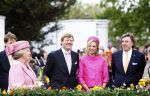 Makkum en Franeker30 april 2008
Koninginnedag 2008 met Koningin Beatrix Prins Willem Alexander Friso Constantijn Maurits Floris Pieter Christiaan Pieter v Vollenhoven en de prinsessen Maxima Laurentien Mabel Aimee Anita Margriet en Marilene. Ed Nijpels
Peter Smulders bv