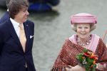 Makkum en Franeker30 april 2008
Koninginnedag 2008 met Koningin Beatrix Prins Willem Alexander Friso Constantijn Maurits Floris Pieter Christiaan Pieter v Vollenhoven en de prinsessen Maxima Laurentien Mabel Aimee Anita Margriet en Marilene. Ed Nijpels
Peter Smulders bv