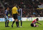 Eindhoven, 19 Maart 2008 Kompetitiewedstrijd PSV-AJAX, eindstand 0-0 
Seizoen 2007/2008
Edgar Davids in gesprek met Kenneth Perez
