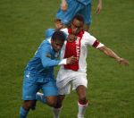 Amsterdam, 30 Januari 2008 Kompetitiewedstrijd AJAX-PSV, eindstand 0-2
Seizoen 2007/2008
Edgar Davids in duel met Jefferson Farfan