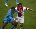 Amsterdam, 30 Januari 2008 Kompetitiewedstrijd AJAX-PSV, eindstand 0-2
Seizoen 2007/2008
Edgar Davids in duel met Jefferson Farfan