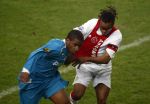 Amsterdam, 30 Januari 2008 Kompetitiewedstrijd AJAX-PSV, eindstand 0-2
Seizoen 2007/2008
Edgar Davids in duel met Jefferson Farfan