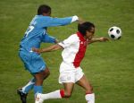 Amsterdam, 30 Januari 2008 Kompetitiewedstrijd AJAX-PSV, eindstand 0-2
Seizoen 2007/2008
Edgar Davids in duel met Jefferson Farfan