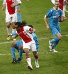 Amsterdam, 30 Januari 2008 Kompetitiewedstrijd AJAX-PSV, eindstand 0-2
Seizoen 2007/2008
Edgar Davids in duel met Jefferson Farfan